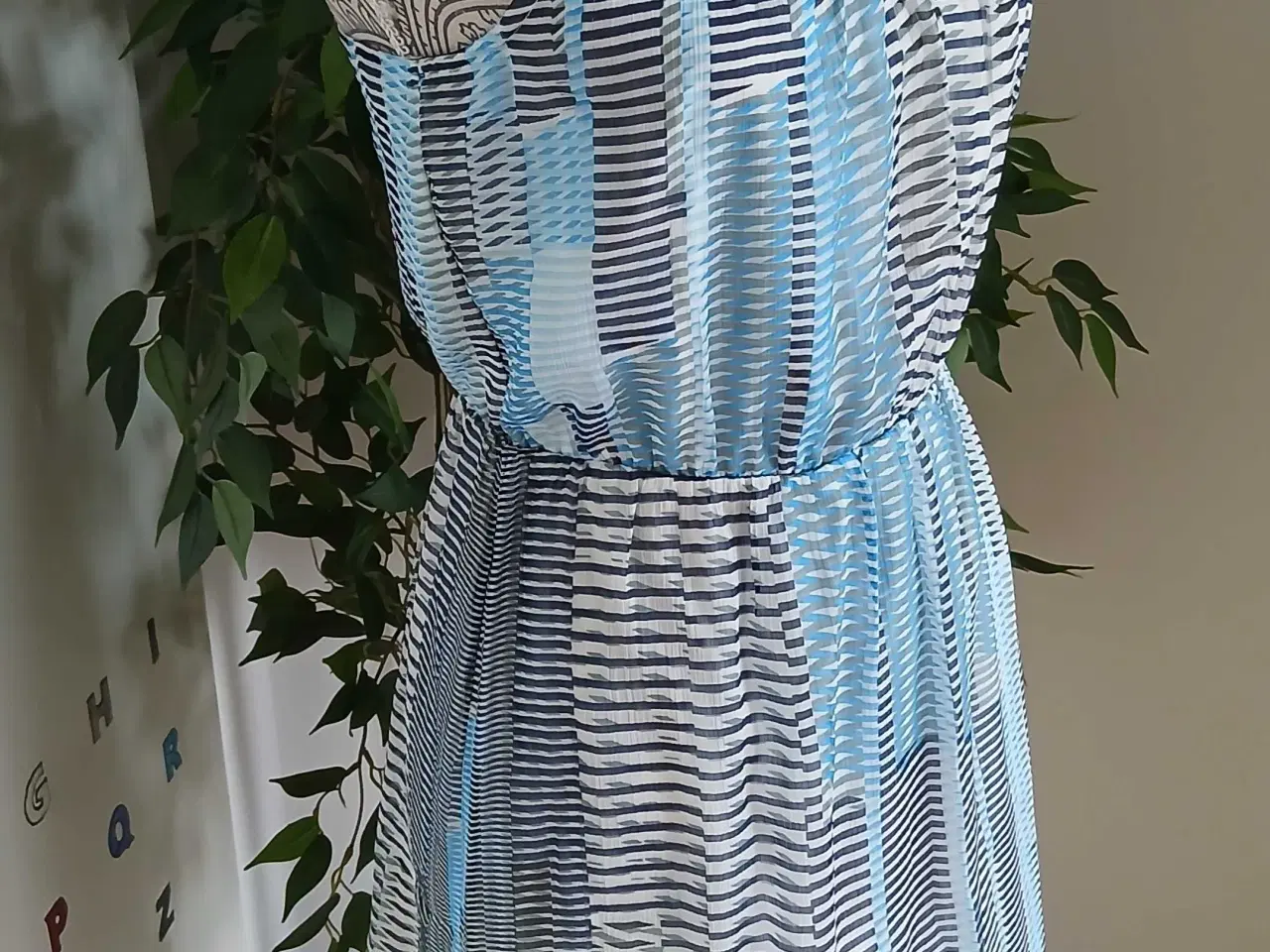 Billede 4 - Kjole. Vero Moda. Small/36
