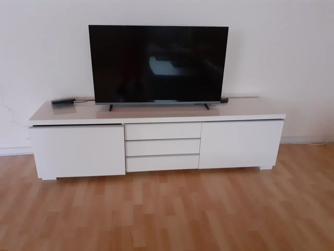 Billede 1 - Tv Bord