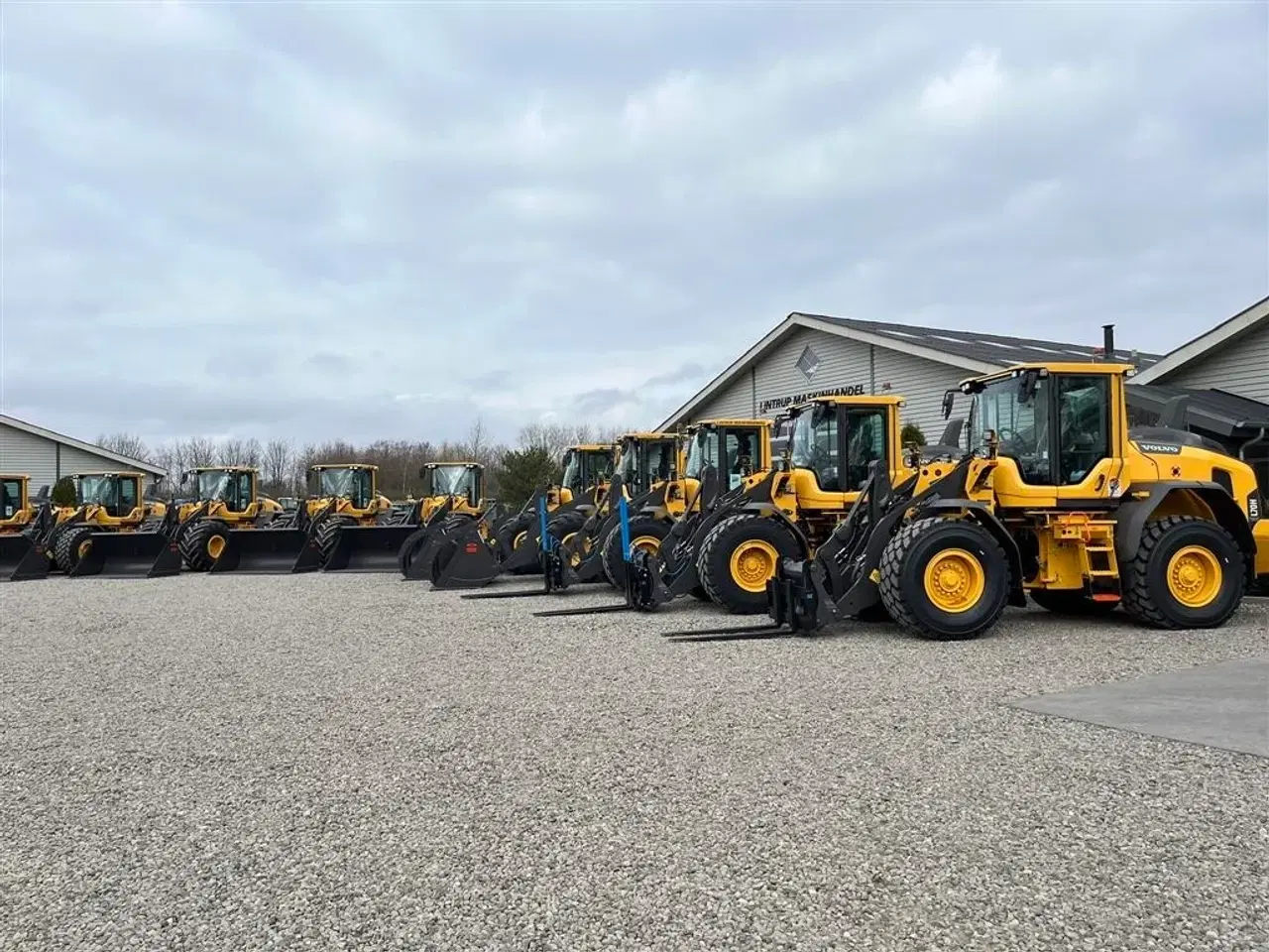 Billede 21 - JST Overfalds skovl 300 med skårende tænder og med ekstra slidstål i hæl samt forkantskær