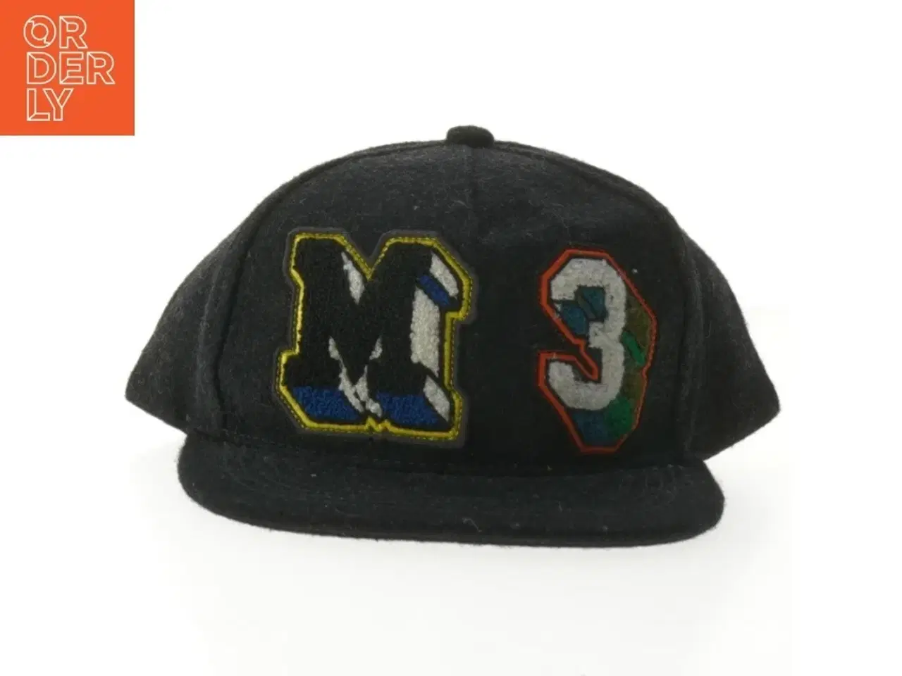 Billede 1 - Sort kasket med patches fra Molo (str. Ø 17 cm)