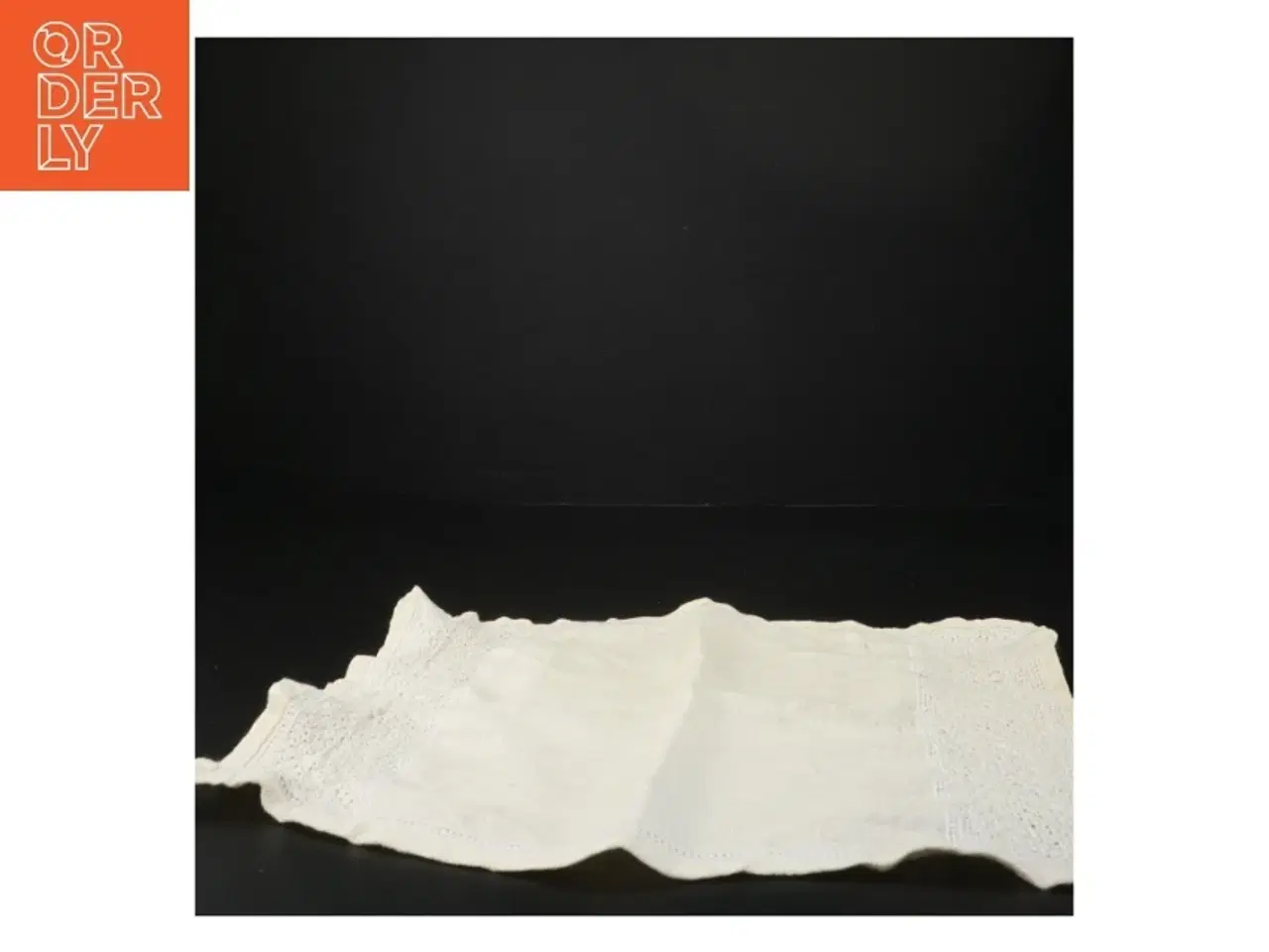 Billede 2 - Klæde/dug med blondekant (str. 29x37 cm)