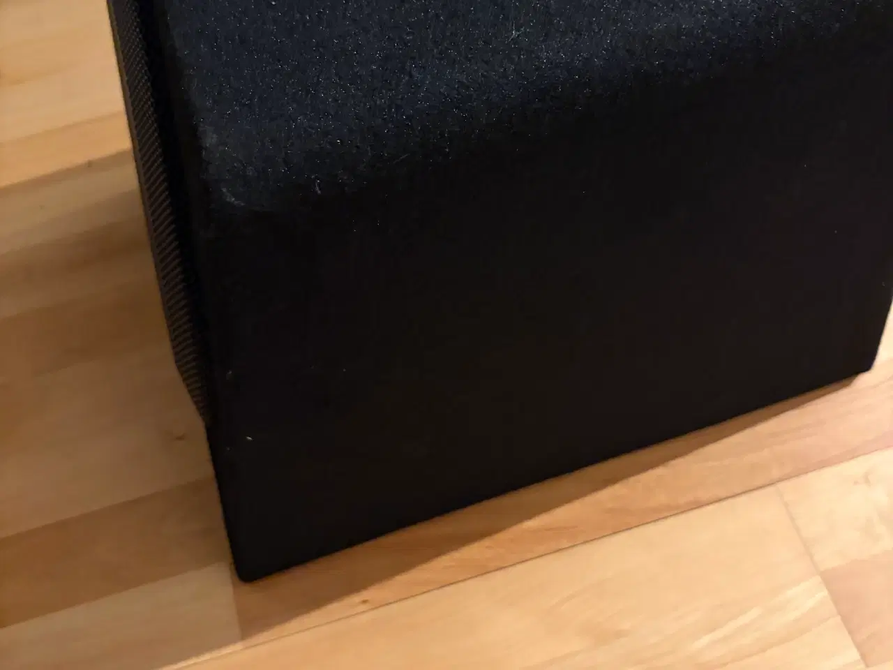 Billede 2 - 12 tommer bas til bilen den står og fylder skal væ