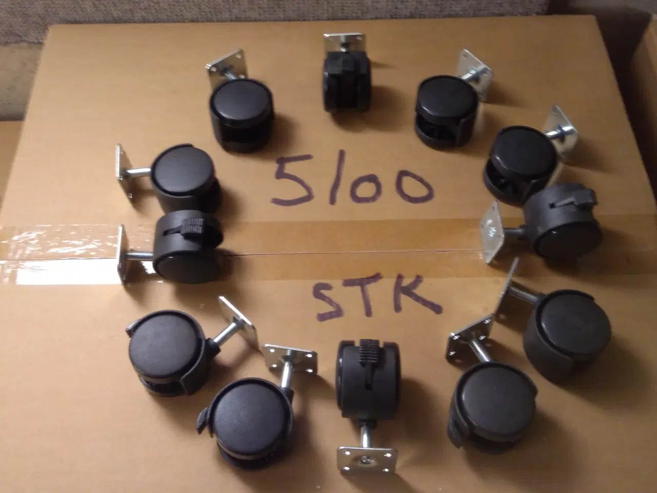 Billede 1 - 40 STK 80 MM MØBELHJUL MED PLADE