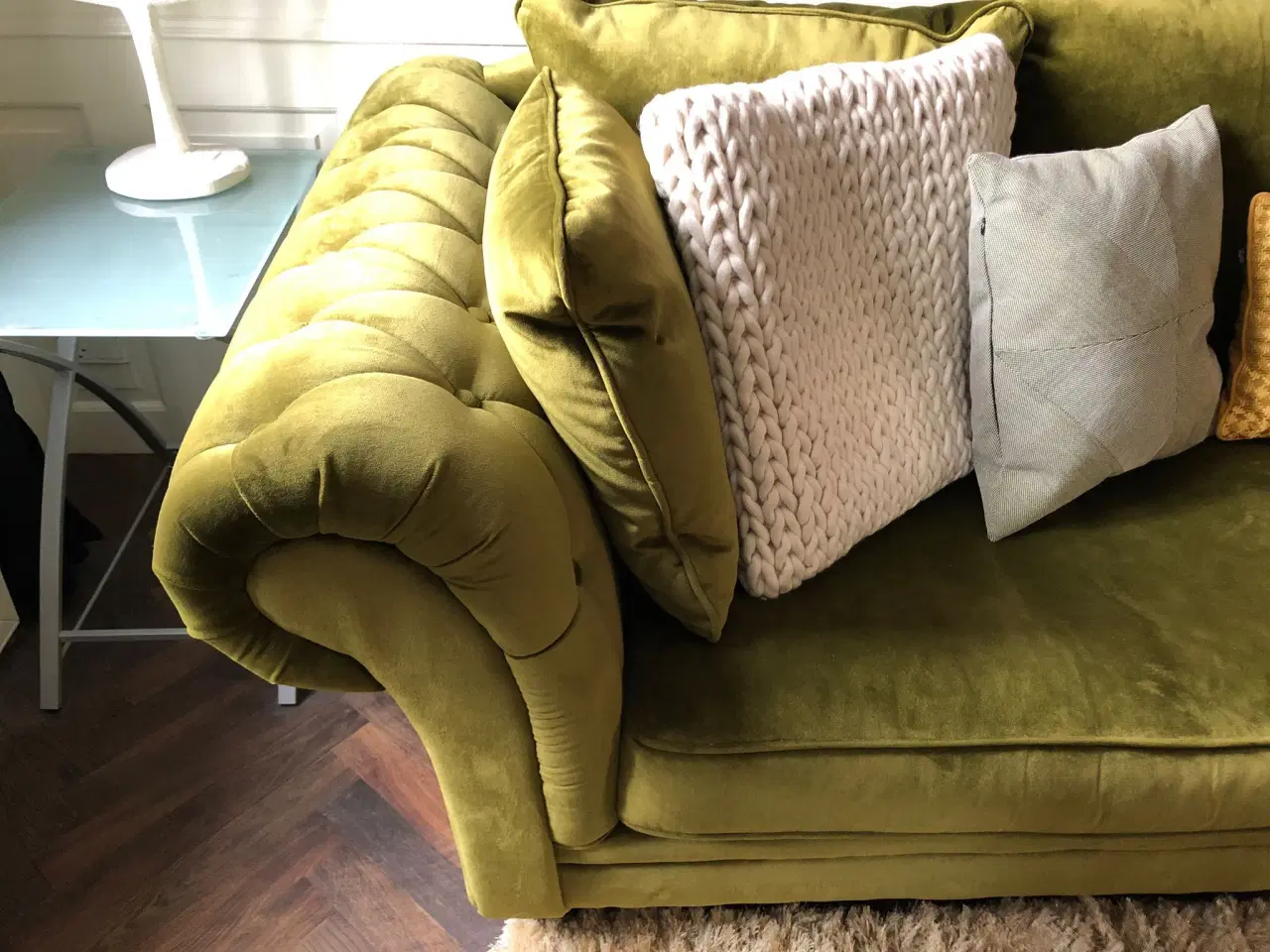 Billede 2 - Lækker, velour sofa