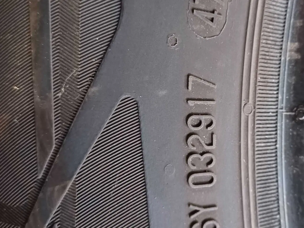 Billede 5 - Sommerdæk 235/55-18"