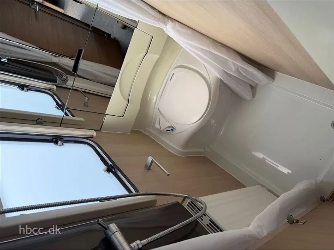 Billede 5 - 2018 - Adria Adora 522 UP Supreme   Adria Adora 522 UP (2018) – ALDE, mover, klima &amp;amp; elstøtteben