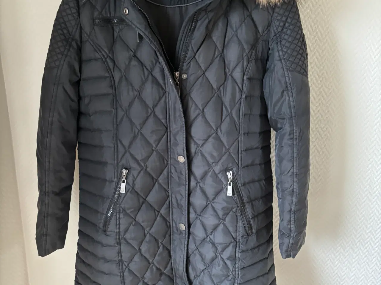 Billede 1 - Junge vinterjakke til dame.