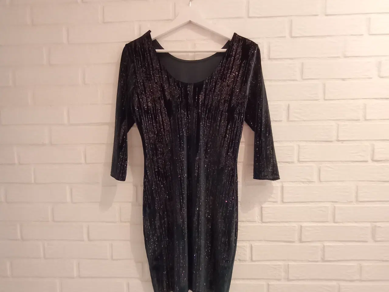 Billede 4 - Kjole med glimmer