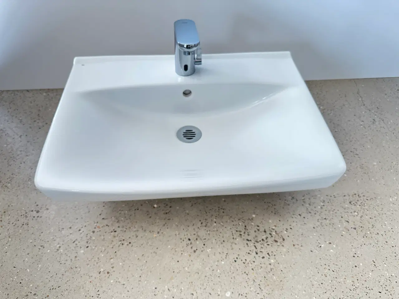 Billede 1 - Ifö spira square håndvask inkl. grohe berøringsfrit armatur, 570x158x435mm, hvid