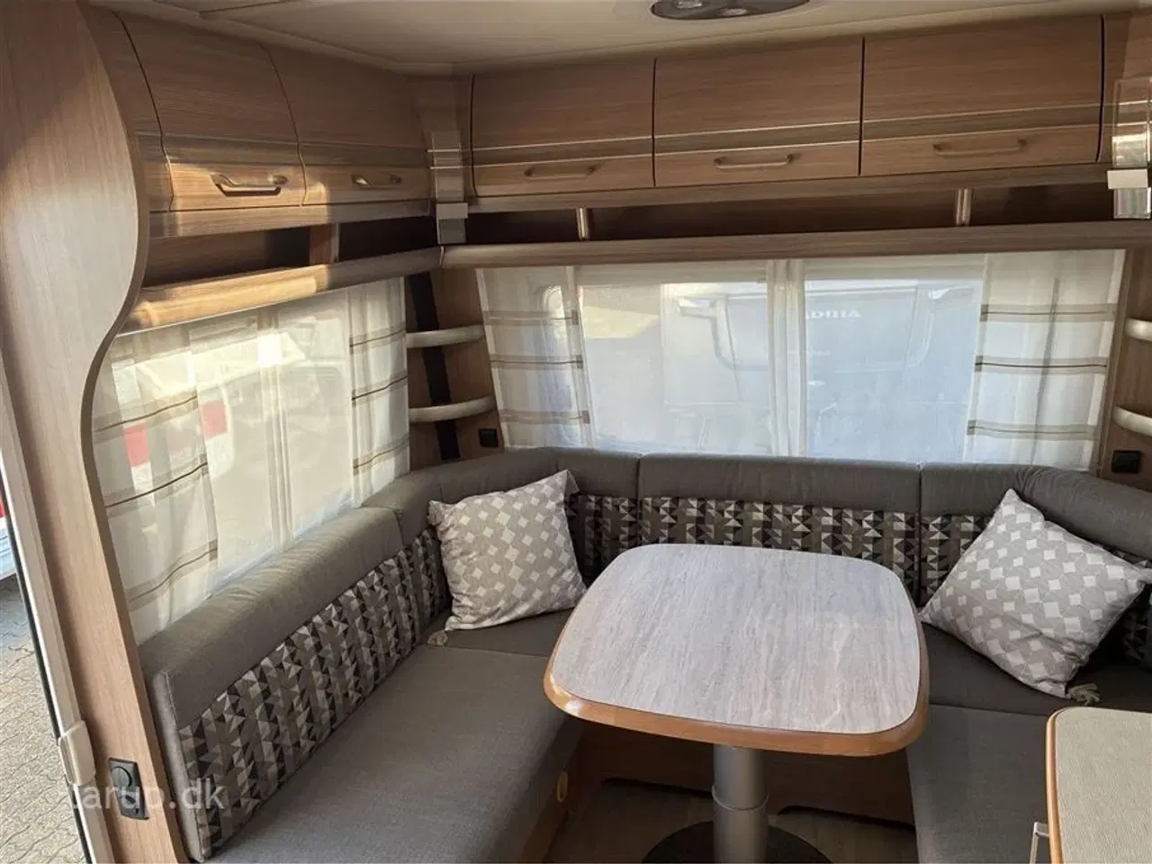 Billede 11 - 2014 - Fendt Bianco 465 SFB Fortelt: Isabella Sun Shine Plus m/ fronter, mover, cykelholder, rundsiddegruppe, tv-antenne, stort 135 l. køleskab, 3 gasblus,