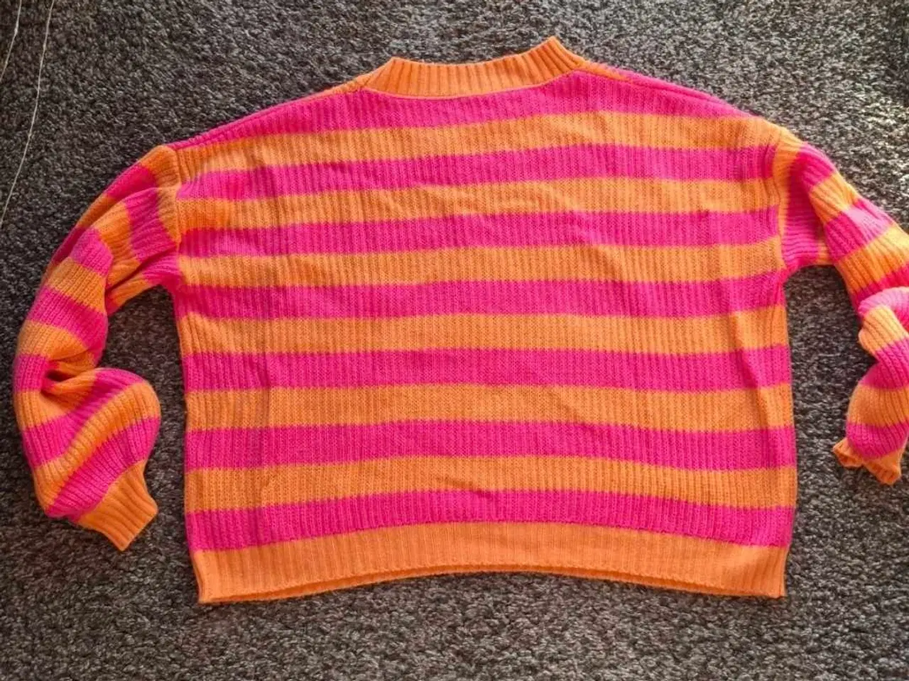 Billede 3 - Orange og pink stribet sweater str. Large