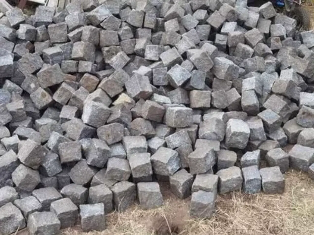 Billede 2 - Chaussesten mørk Granit model Kina