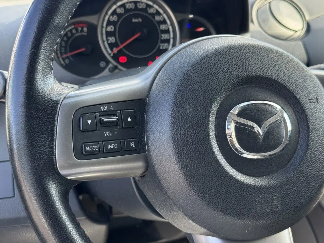 Billede 12 - Mazda 2 1,3 Takara Edition 84HK 5d