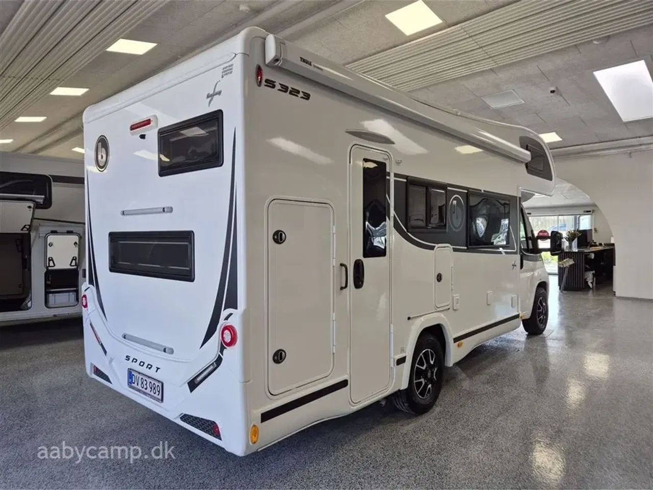 Billede 2 - 2021 - Benimar Sport 323 NK   Den Perfekte Familie camper. NK pakke. automatgear. solceller. 2x lithium batteri. 2000w inverter. Bemærk kun 20,000 Km !!!!