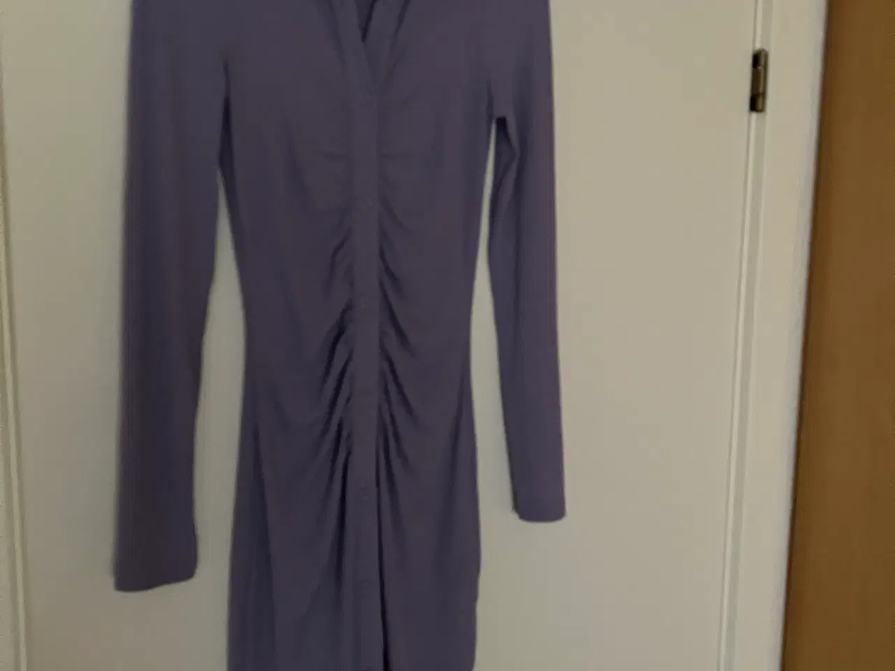 Billede 1 - H&M hverdagskjole til damer i størrelse XS. 