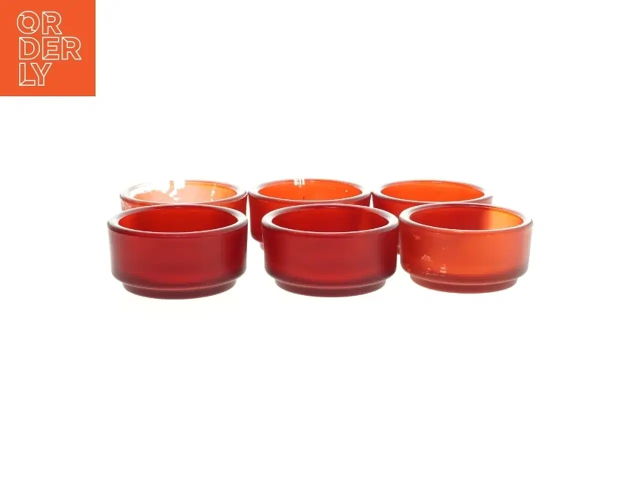 Billede 2 - Sæt af seks røde glas fyrfadsstager(str. Ø 8x4 cm)