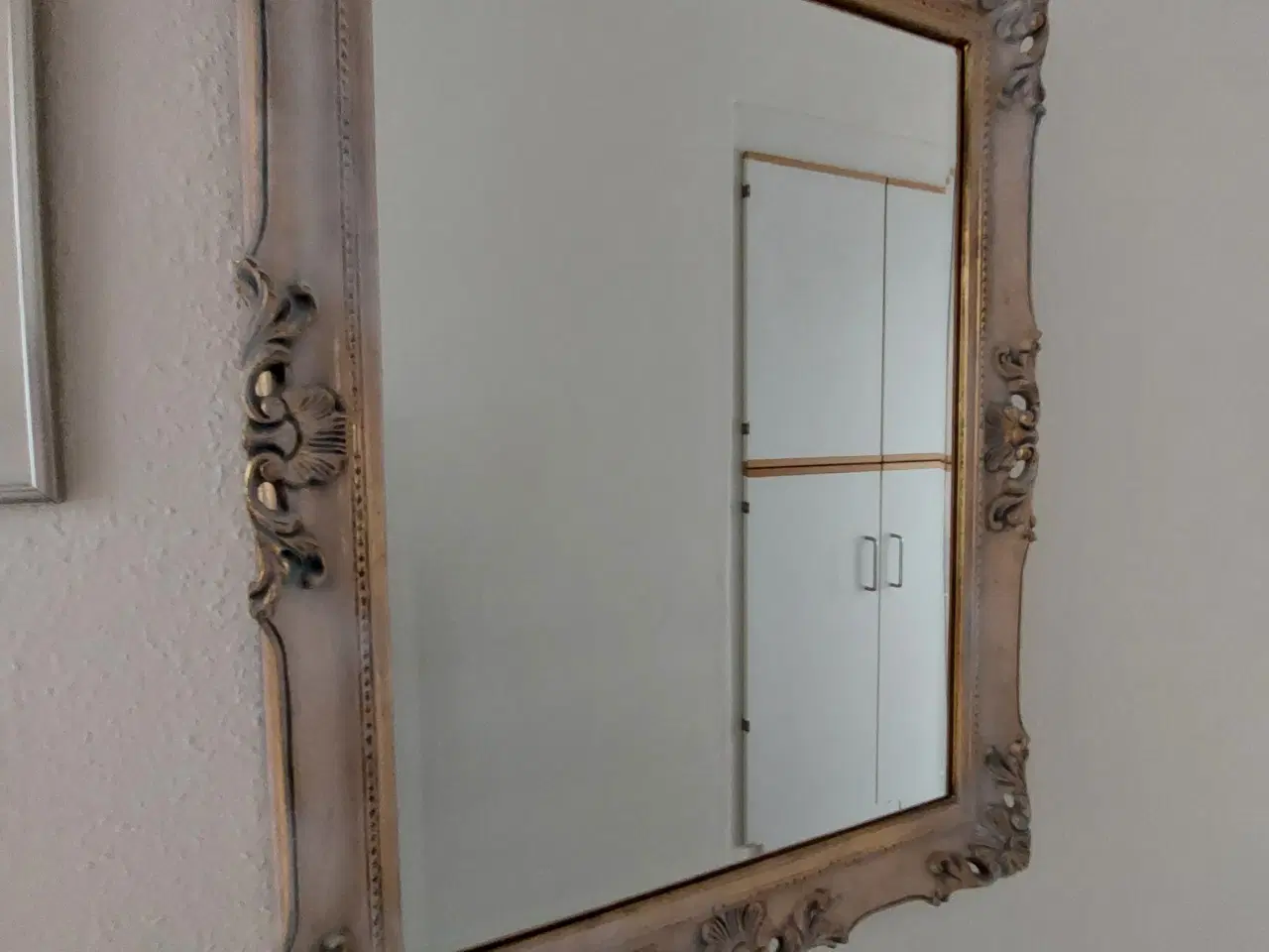 Billede 1 - Fazetslebet spejl i smuk ramme