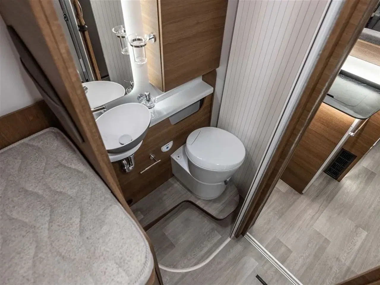 Billede 6 - 2026 - Benimar Mileo 263 Skandinavisk design og komfort året rundt