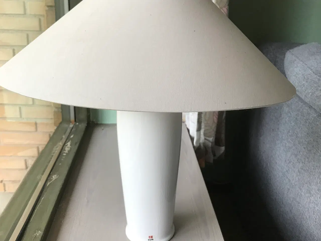 Billede 2 - Hvid bordlampe i glas