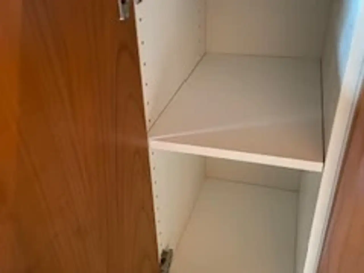 Billede 9 - Badeværelsesmøbel med låger i massiv kirsebærtræ o