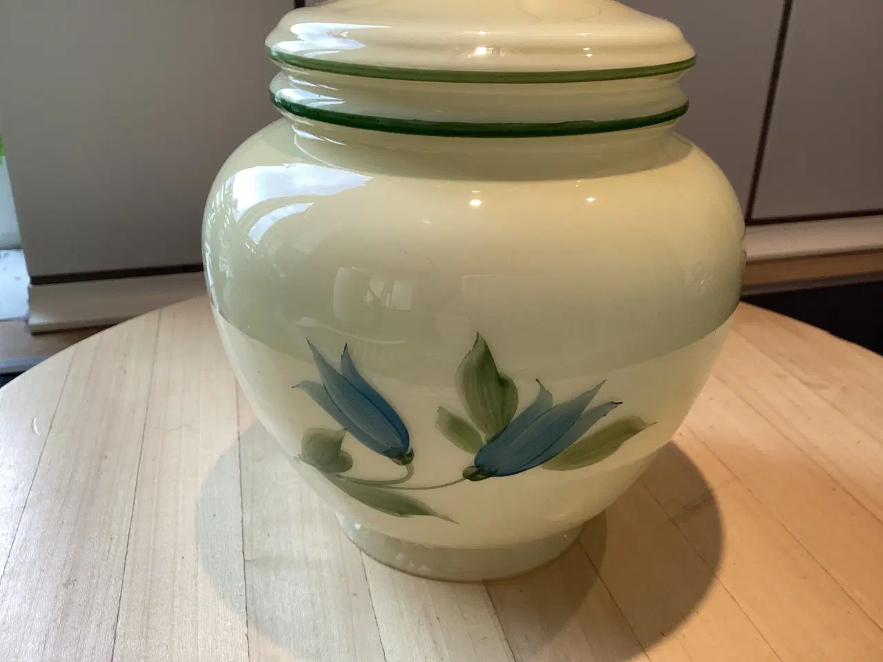 Billede 9 - Ældre pendel i glas med håndmalet blomster,