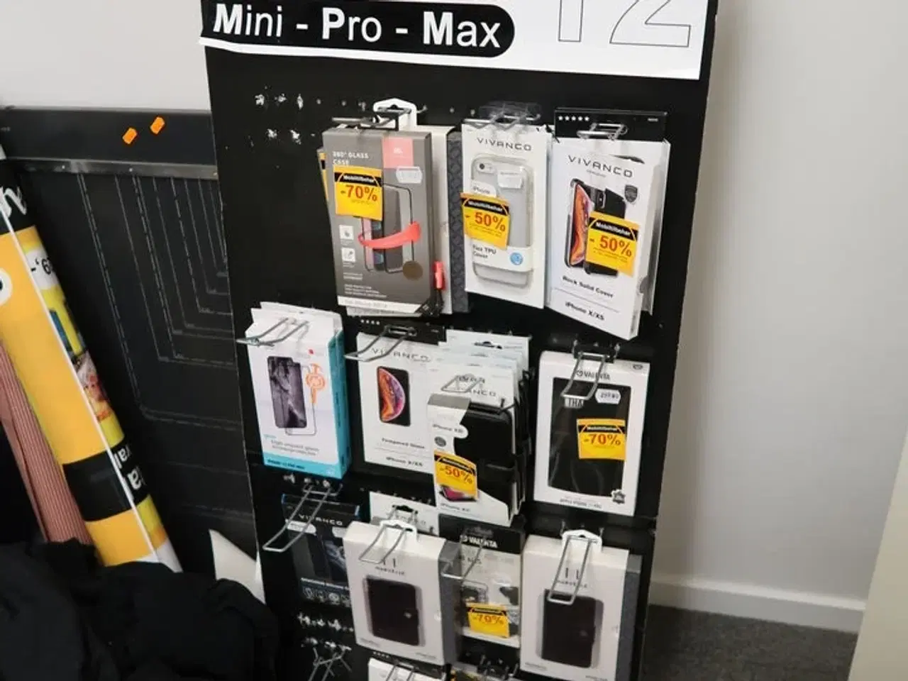 Billede 1 - Stativ med smartphone covers m.m.