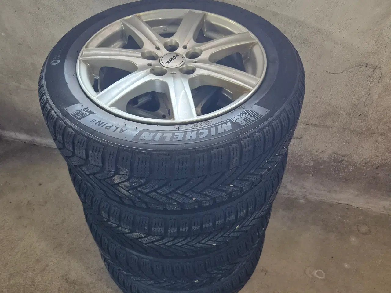 Billede 1 - Michelin Alpin 6 - 205/55 R16 Med alufælge