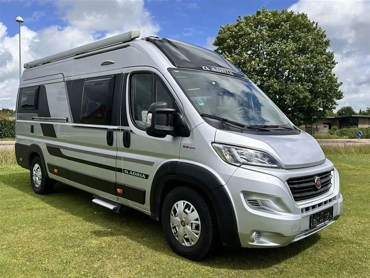 Billede 1 - 2019 - Adria Twin Supreme 640 SLB   Velholdt Camper Van med enkelt senge