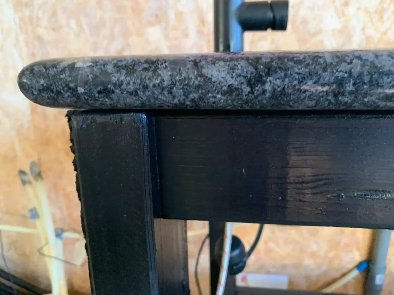 Billede 5 - 2 Ude - køkkenborde med granit bordplader