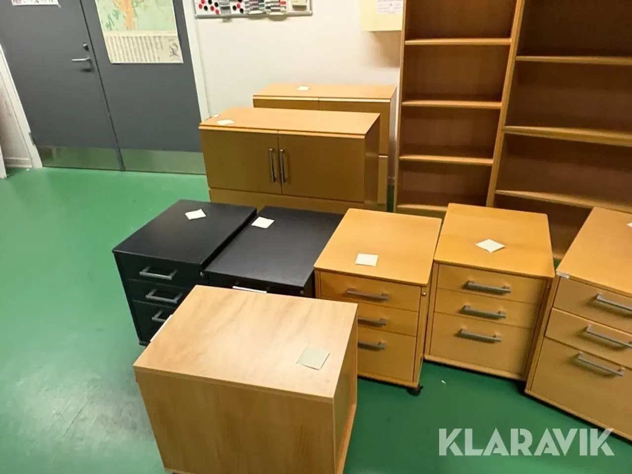Billede 3 - Samlet lot med kontormøbler
