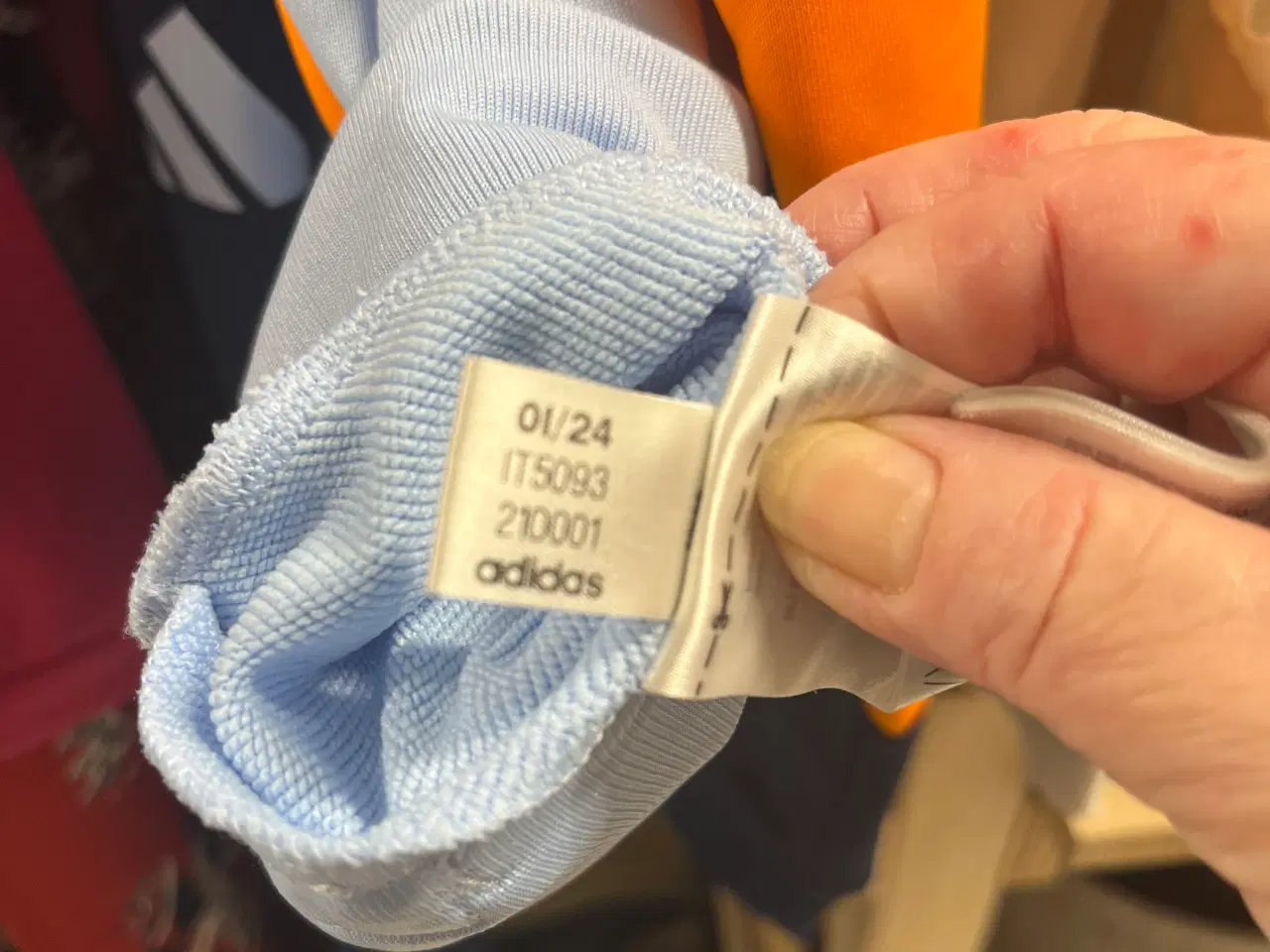 Billede 3 - Adidas træningstøj 