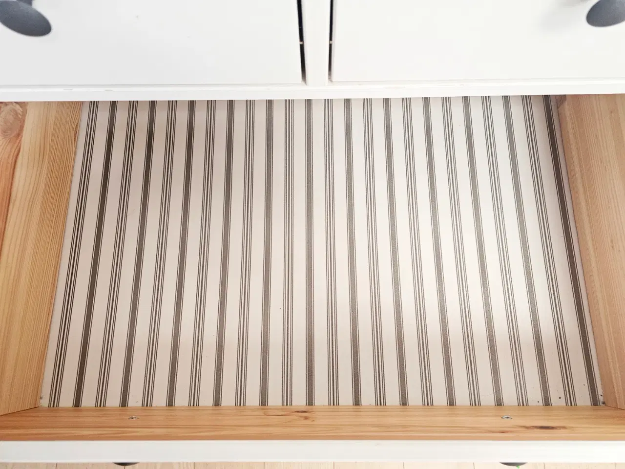 Billede 2 - Hemnes-kommode fra Ikea med 8 skuffer & pusleplads