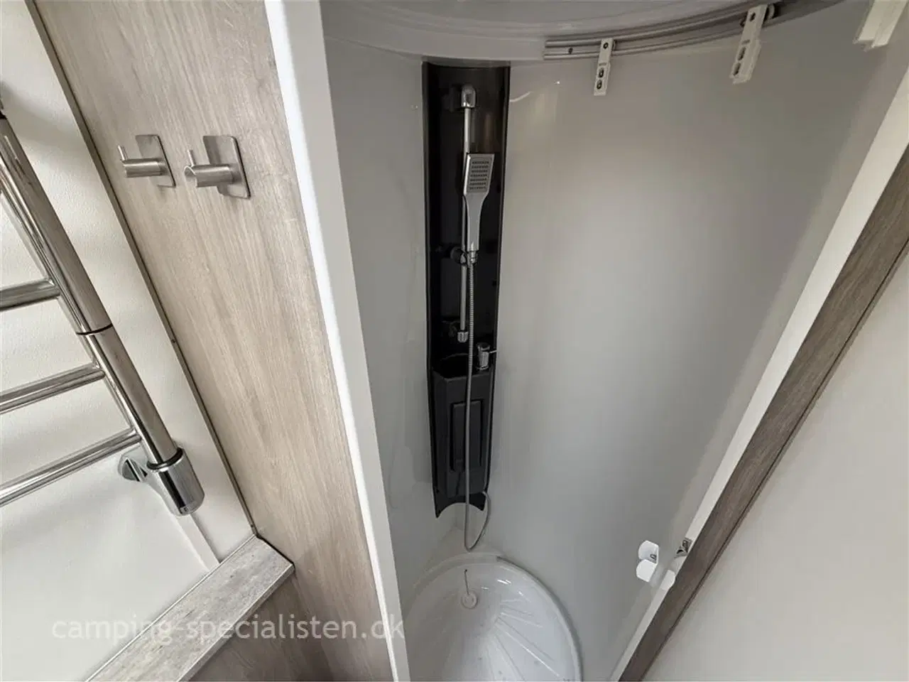 Billede 15 - 2023 - Kabe Royal 600 CXL DXL   Pæn og meget velholdt luksus campingvogn - Kabe Royal 600 CXL DXL fra 2023 - Kan nu opleves hos Camping-Specialisten
