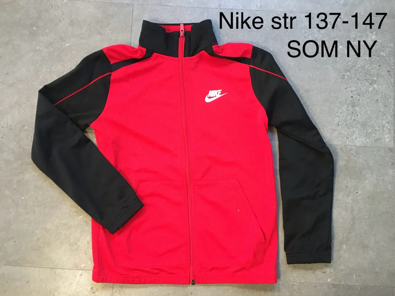 Billede 1 - Str 137-147 Nike lynlåstrøje. Som ny