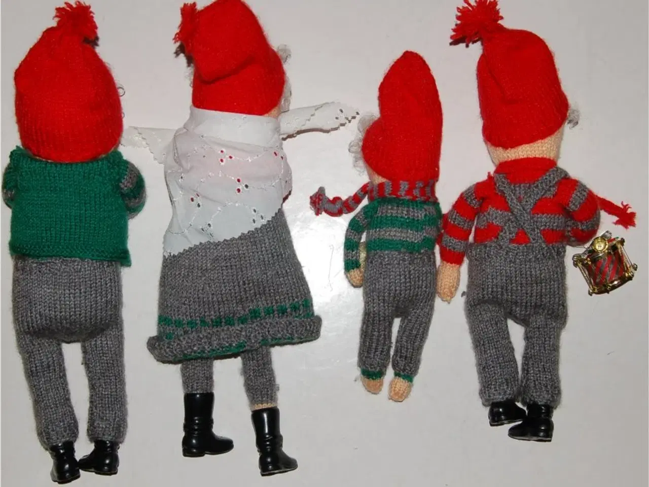 Billede 4 - STRIKKET NISSEFAMILIE