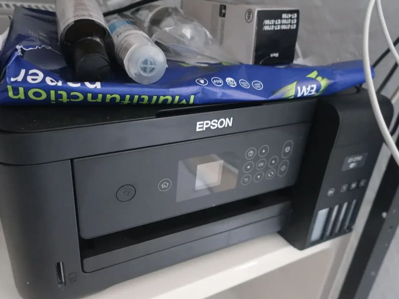 Billede 4 - Reol med indhold printer / akku. Boremaskine m.m.