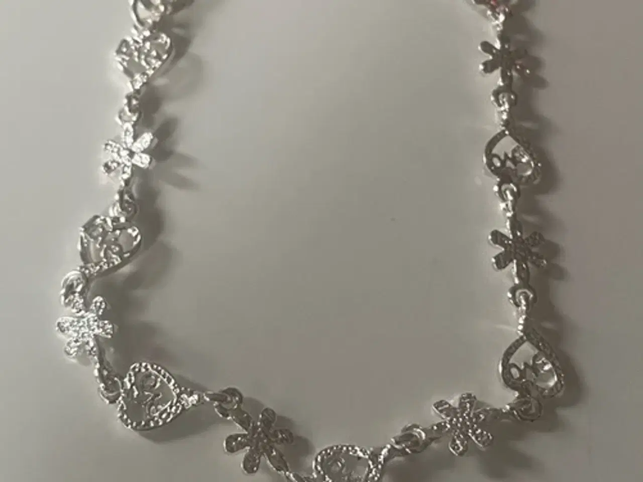 Billede 1 - * Sterlingsølv; Sødt armbånd - med masser af bloms