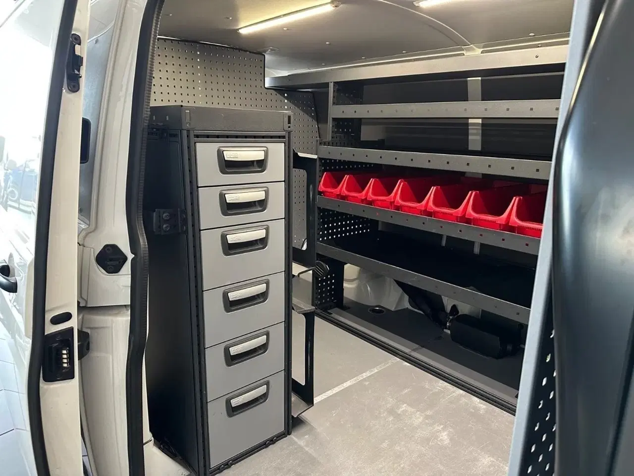 Billede 1 - VW Transporter 2,0 TDi 150 Kassevogn DSG lang