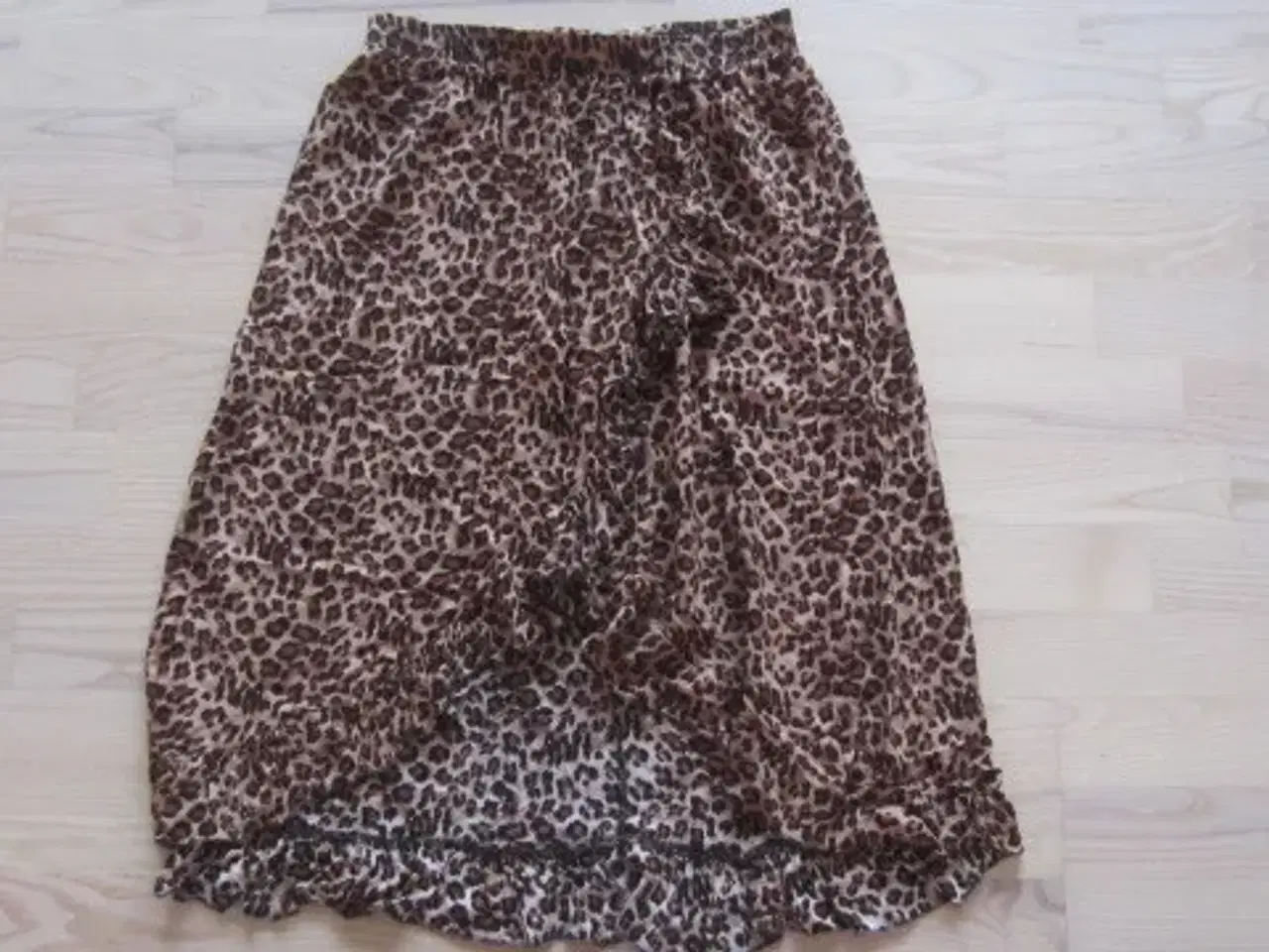 Billede 1 - Str. S/M, ubrugt leopard nederdel