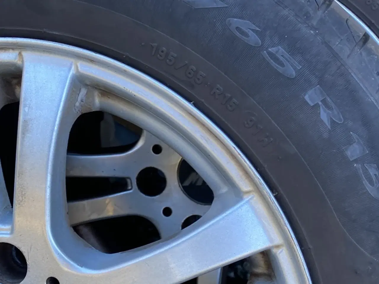 Billede 3 - Sommerdæk på alufælge 