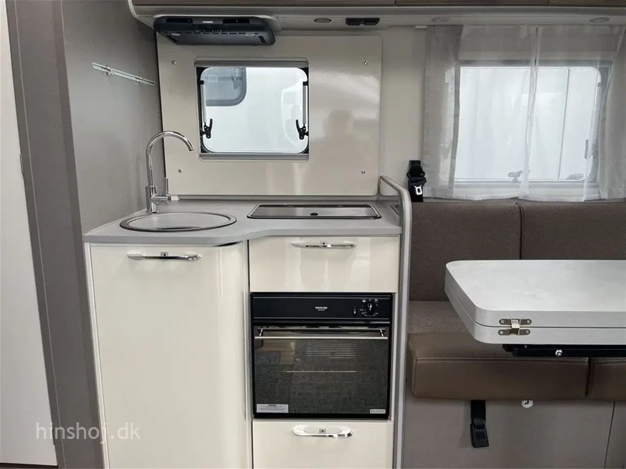 Billede 5 - 2023 - Hymer Etrusco I 7400 SBC   Etrusco Fuldintegreret Autocamper by Hymer – Komfort og Elegance fra Italien