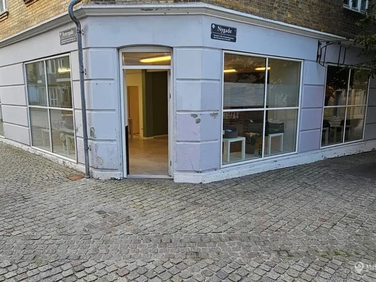 Billede 2 - Nyrenoveret lejemål med central beliggenhed