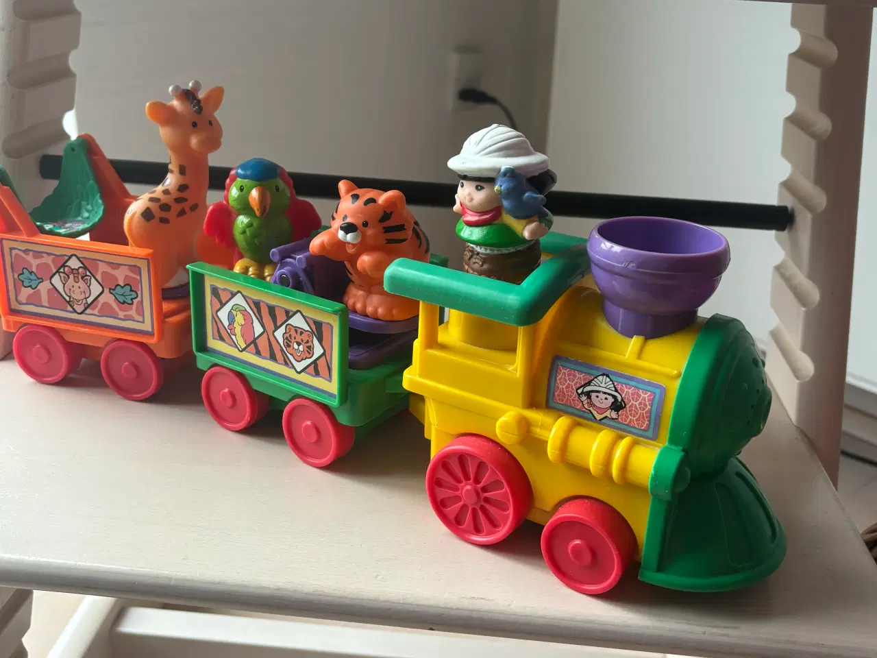 Billede 1 - Fisher-Price tog med dyr og lyd samt stableklodser