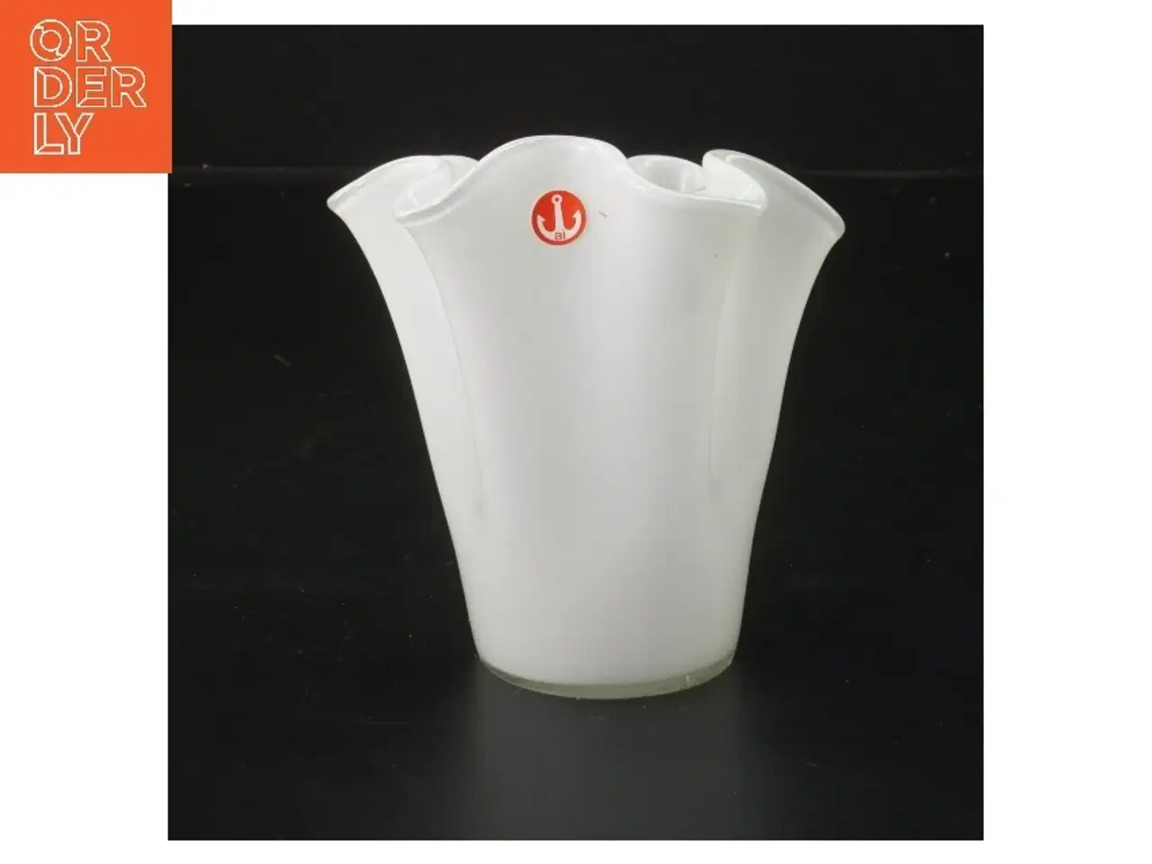 Billede 1 - Små hvid vase fra Ai (str. 10x11 cm)