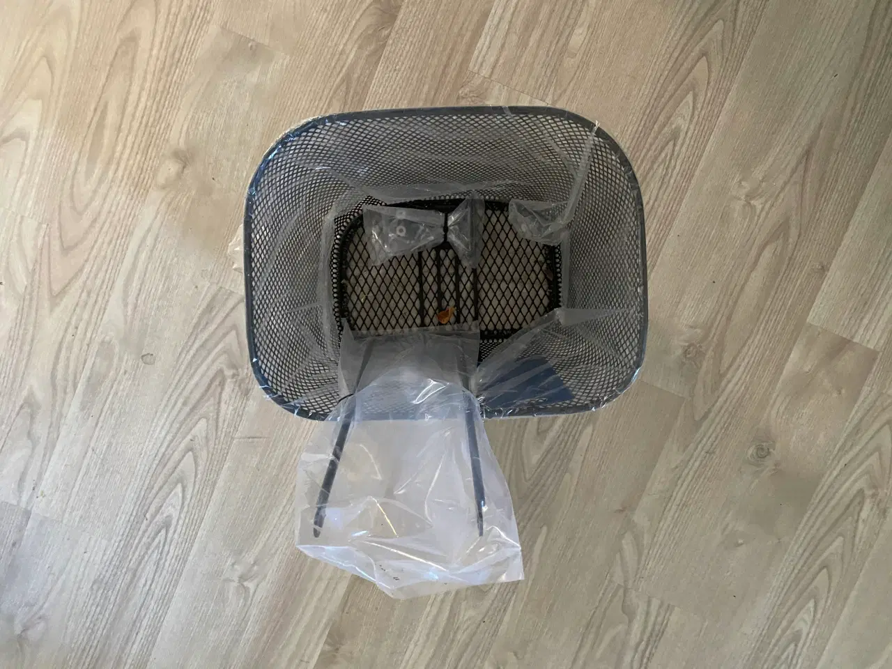 Billede 3 - Reperations stander/bagagebærer/cykelkurv