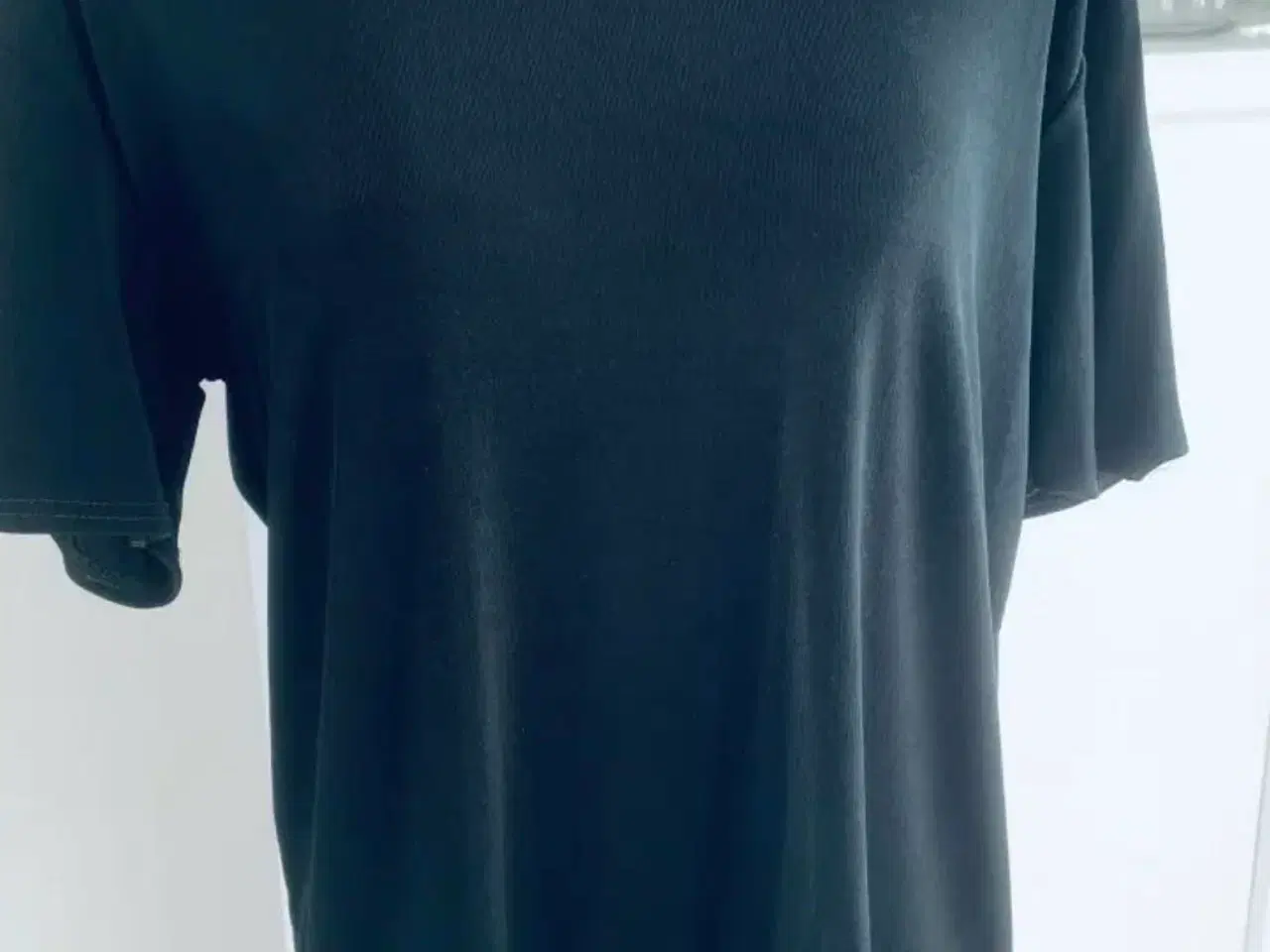Billede 2 - T-shirt i mørk grøn