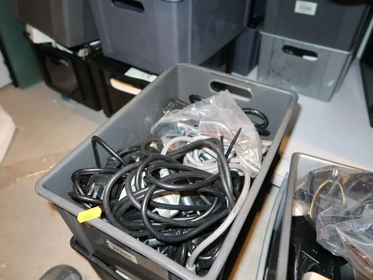 Billede 3 - Kasser med div. Elektronik