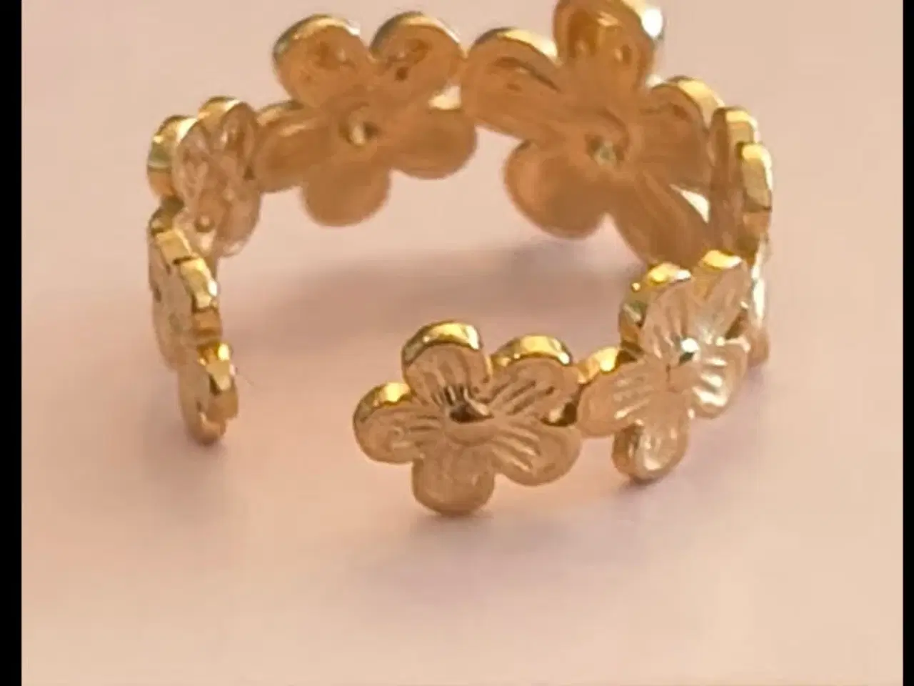 Billede 3 - Fin blomster ring