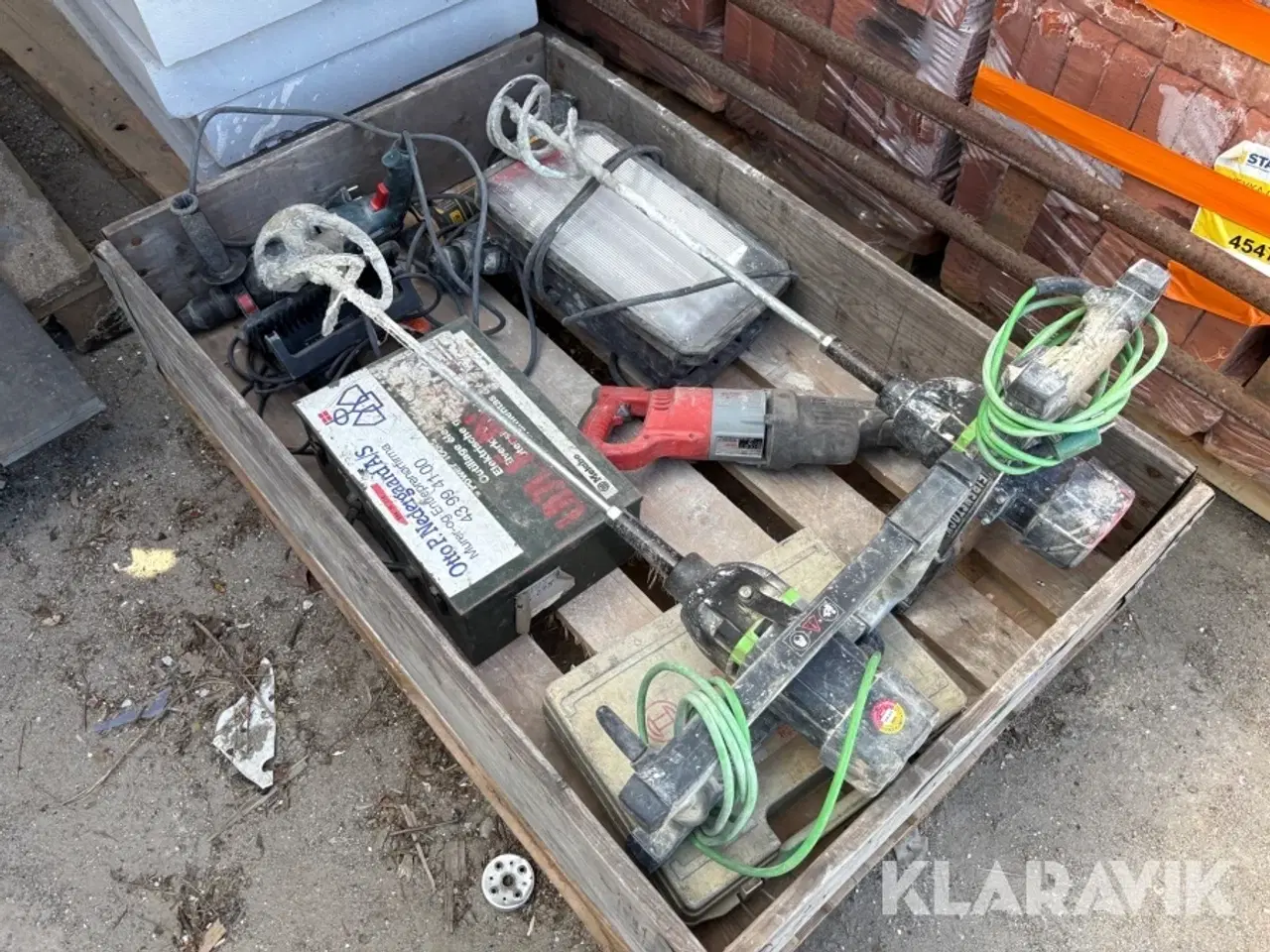 Billede 2 - Assorteret håndværktøj og lamper - 10 dele