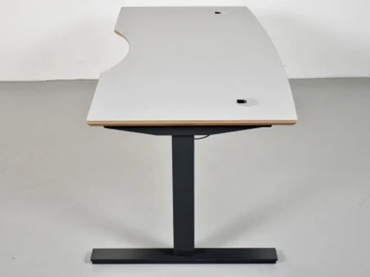 Billede 2 - Scan office hæve-/sænkebord med grå laminat og let buet plade, 178 cm.